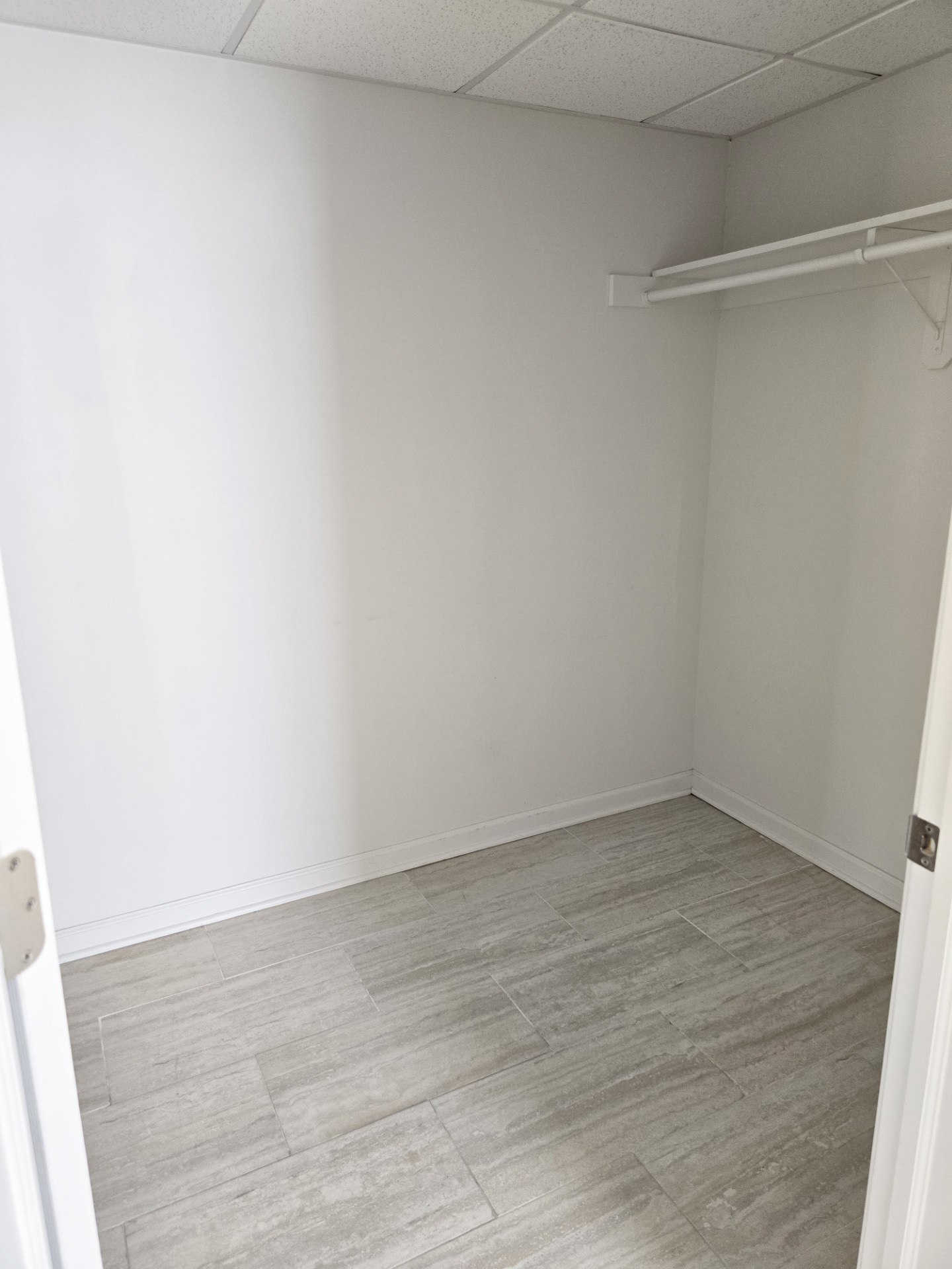 A room with a grey floor and a white wall.
